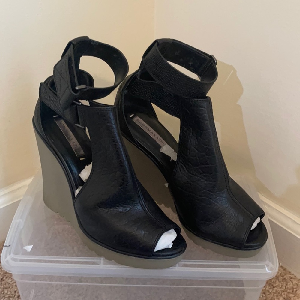 Women’s shoes black leather size 8
